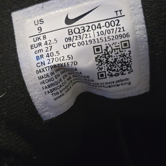 Nike Revolution Men's Black and White Athletic Shoes - Picture 6 of 16